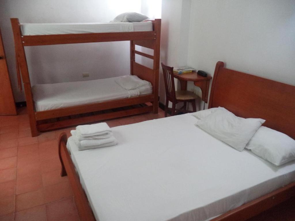 Hotel Bahia Plaza Санта-Марта Екстер'єр фото